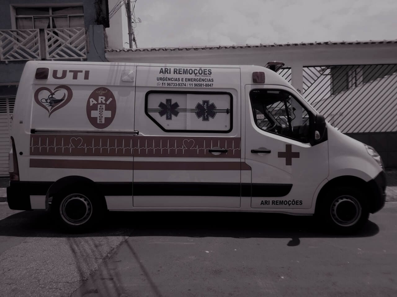 Ambulância para transporte médico particular Ari Remoções
